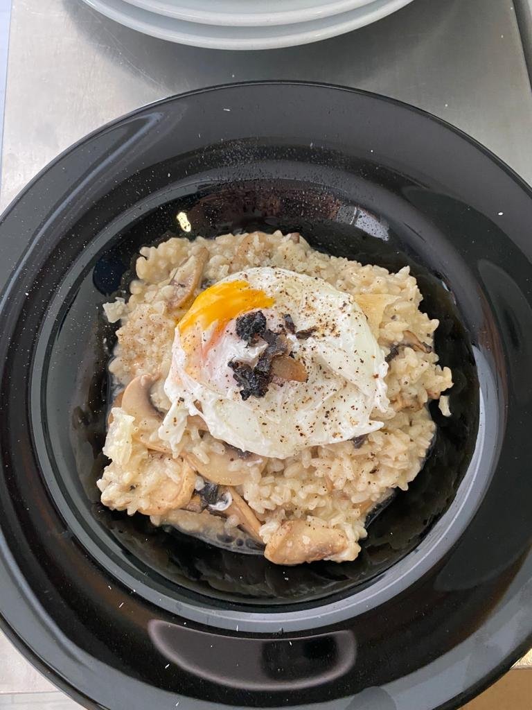 Prato de risotto servido no Massarella